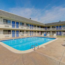 Motel 6-Wichita, KS - AIRPORT，位于威奇托的酒店