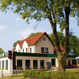 Gasthof & Pension Zum Himmel，位于Rubenow的酒店