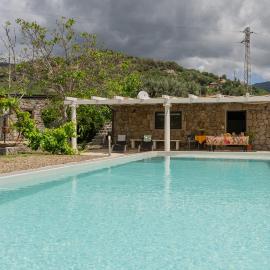 Sicily Stone Cottage with swimming pool，位于Graniti的酒店
