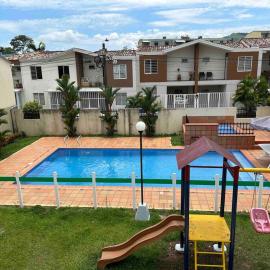 Hermosa Casa en Restrepo, Meta，位于雷斯特雷波的酒店