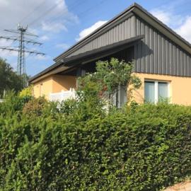 Casa Nella - Komfortables Einzelhaus mit Garten，位于Halstenbek的酒店