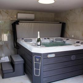 Noel Apartman，位于Sásd的酒店