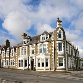 Ulbster Arms Hotel near Thurso，位于Halkirk的酒店