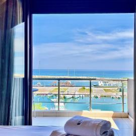 Porto Del Sol Hotel，位于帕拉利亚卡泰里尼斯的酒店