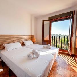 Spacious Townhouse - Private Patio Oasis - FRE01，位于阿亚蒙特的酒店