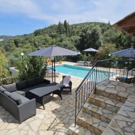 Villa dionysus，位于阿查拉维的酒店
