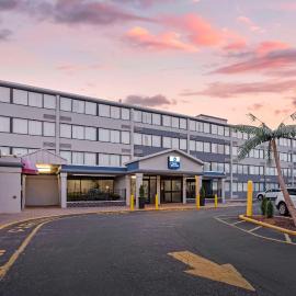 Best Western New Brunswick - East Brunswick，位于东不伦瑞克的酒店