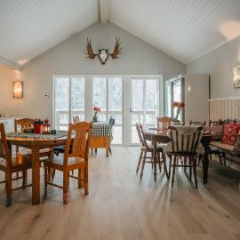 Auktsjaur Country House - Digital self check-in B&B，位于阿尔维斯尧尔的酒店