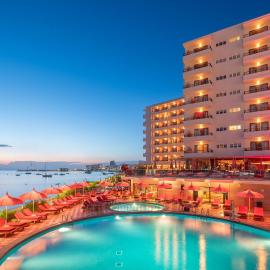 NYX Hotel Ibiza by Leonardo Hotels-Adults Only，位于圣安东尼奥湾的酒店