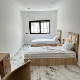 Chambre à Agdal Rabat dans un appartement partagé -two single beds-，位于拉巴特的酒店