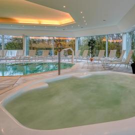 Parkhotel Am Glienberg by Fairway Hotels, Hotel mit Pool und Sauna，位于奥斯特西巴德钦诺维茨的酒店