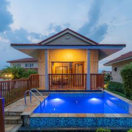 River Bank Jungle Resort, Chitwan，位于奇旺的酒店