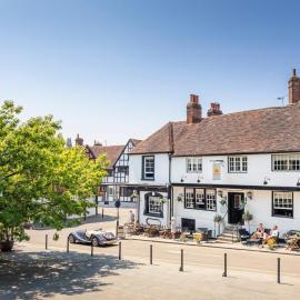 The Swan Inn，位于米德赫斯特的酒店
