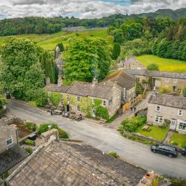 The Green Dragon at Hardraw，位于Hardraw的酒店