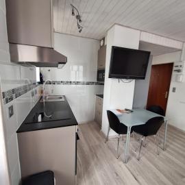 Studio meublé rénové superbes prestations proche Hyper Centre - Résidence La Fresnaie，位于莱鲁斯的酒店