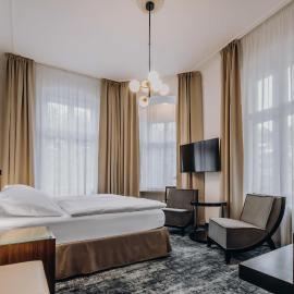 Esplanade Self Check-in Hotel，位于卡罗维发利的酒店