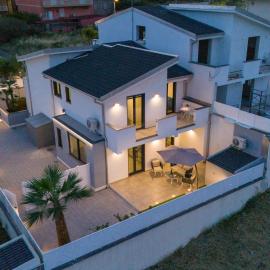 Vilè Home - Intera Villa，位于法瓦拉的酒店