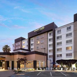 Courtyard San Francisco Airport Burlingame，位于伯林格姆的酒店