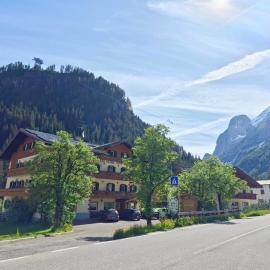 Appartamenti Villa Flora by AMA Val di Fassa，位于卡纳泽伊的酒店