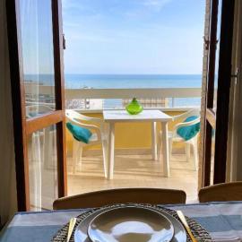 APPARTAMENTO -F- VISTA MARE con due camere da letto-Residence Azzurro，位于加比切马莱的酒店