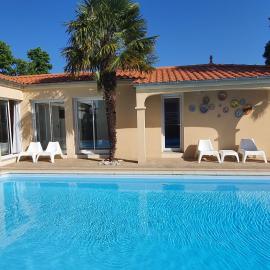 A La Topaze #Gîte calme #3 pers #Piscine privée #Cholet #Wifi haut débit #Préau #Cholet #Parc japonais #Puy du F ou，位于Le May-sur-Èvre的酒店