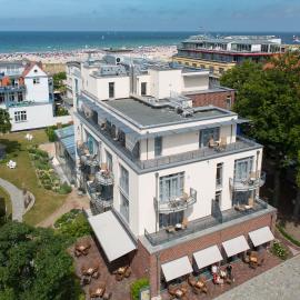 Park-Hotel Hübner，位于瓦尔内明德的酒店