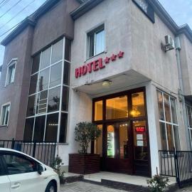 Hotel Skip，位于第比利斯的酒店