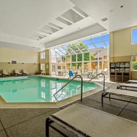 Chicago Club Inn & Suite，位于奥克布鲁克特莱斯的酒店