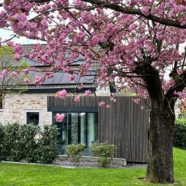 Chambre à TROOZ dans magnifique fermette - très calme, jacuzzi - 40 minutes de Spa - Francorchamps，位于Trooz的酒店