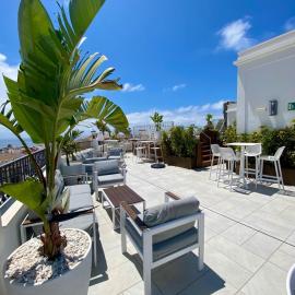 La Puerta de Nerja BOUTIQUE - Adults Recommended，位于内尔哈的酒店