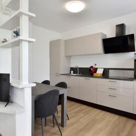 Aosta Mountain View Terrace- Bluchalet，位于奥斯塔的酒店