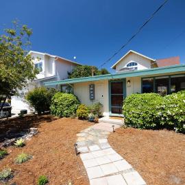 Private Cottage House - Walk to Beaches HarborFood Trials so much more，位于El Granada的酒店