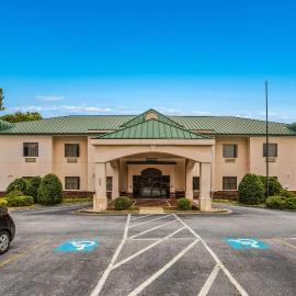 Econo Lodge Inn & Suites Marietta near Dobbins ARB，位于玛丽埃塔市的酒店