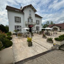 Logis Hôtel & Restaurant Le Parcey，位于Parcey的酒店