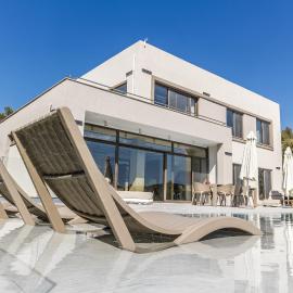 Presidential Beach Villa，位于Alyfantá的酒店