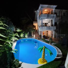 Luxury Apartment Emily with Amazing Sea View，位于洛夫兰的酒店