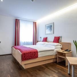 Hotel Vorab - Familienbetrieb mit Herz，位于弗利姆斯的酒店