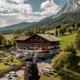 Hotel Berghof，位于拉姆绍达赫斯坦的酒店