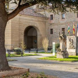 Parador de Sto. Domingo Bernardo de Fresneda,位于圣多明各德拉的酒店
