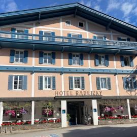 Hotel Radetzky，位于圣吉尔根的酒店