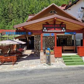 Pensiunea Cota 1200 Piscul Negru，位于阿雷富的酒店