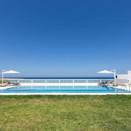 Dar Barsha: Beach front white sand and happiness，位于Rafrāf的酒店