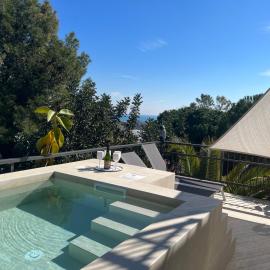 Stylish Home with Terrace and Private Pool, Maresme，位于卡夫里尔斯的酒店