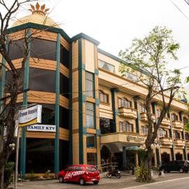 Crown Royale Hotel，位于Balanga的酒店