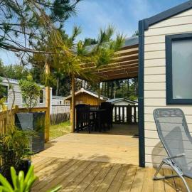 Mobilhome camping 4 étoiles proche plage，位于康村的酒店