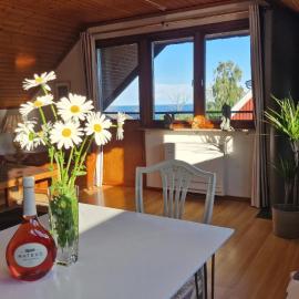 Vindsvåning i Simrishamn，位于锡姆里斯港的酒店