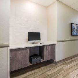 La Quinta by Wyndham Newport，位于新港的酒店