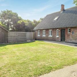 Nice Home In Ribe With Wifi，位于里伯的酒店