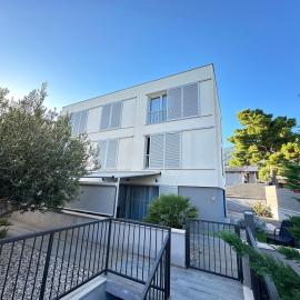 Apartments Dva Galeba，位于波尔的酒店