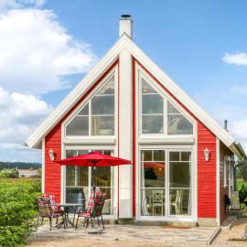 Beautiful Home In Zerpenschleuse With Sauna，位于泽彭施鲁塞的酒店